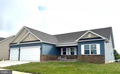 152 Santiago Cir, Martinsburg, WV 25403