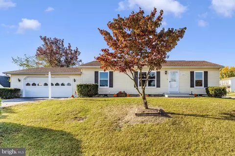 62 Whirlwind Dr, Martinsburg, WV 25404