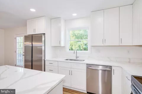 Kitchen - 41 Muse St, Falling Waters, WV 25419 photo 3 of 4
