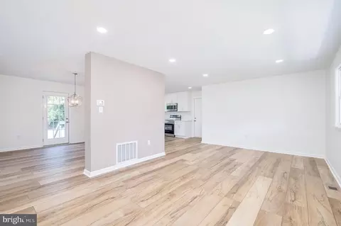 Living - 41 Muse St, Falling Waters, WV 25419 photo 2 of 6