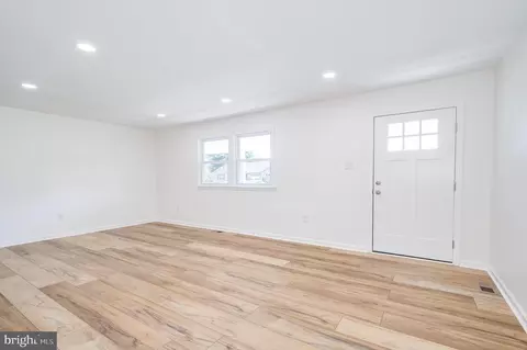 Living - 41 Muse St, Falling Waters, WV 25419 photo 3 of 6