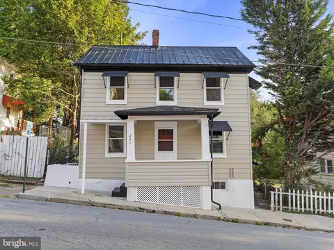 221 Pennsylvania Ave, Martinsburg, WV 25404
