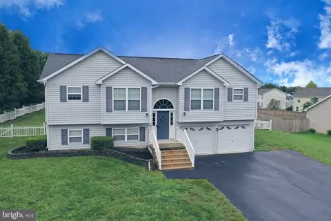 93 Dinali Dr, Martinsburg, WV 25403