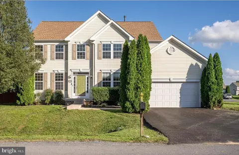 101 Calvert Cir, Bunker Hill, WV 25413