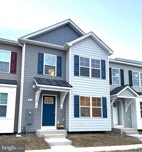32 Moses Dr, Martinsburg, WV 25405