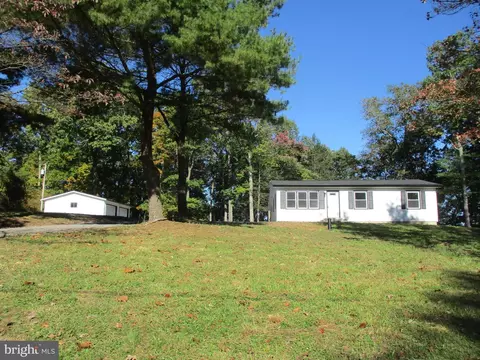 983 Conservation Dr, Hedgesville, WV 25427