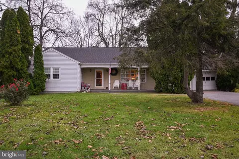 300 Rock Cliff Dr, Martinsburg, WV 25401
