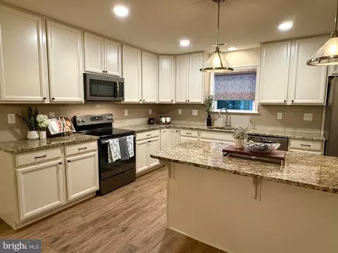114 Saffron Ter, Falling Waters, WV 25419 photo 10
