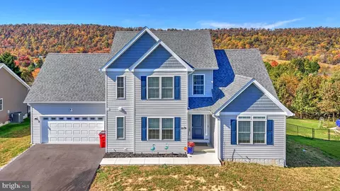 586 Duckwoods Ln, Martinsburg, WV 25403