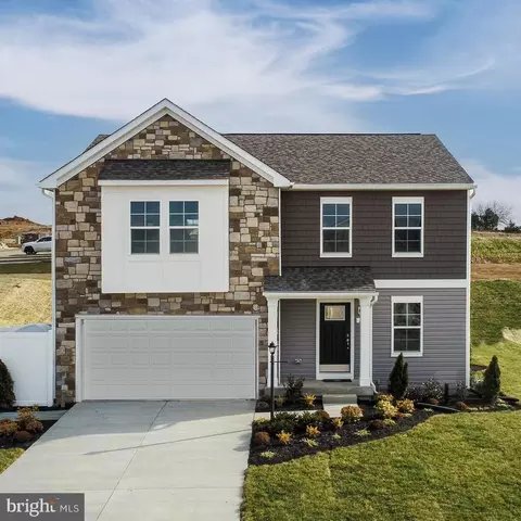 430 Ludgate Mnr, Falling Waters, WV 25419