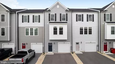 32 Marineris Cir, Martinsburg, WV 25405