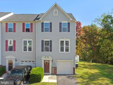 52 Creekside Ct, Falling Waters, WV 25419