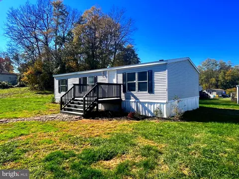 527 Fancy Filly Cir, Martinsburg, WV 25403