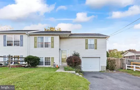 26 Squire Cir, Inwood, WV 25428
