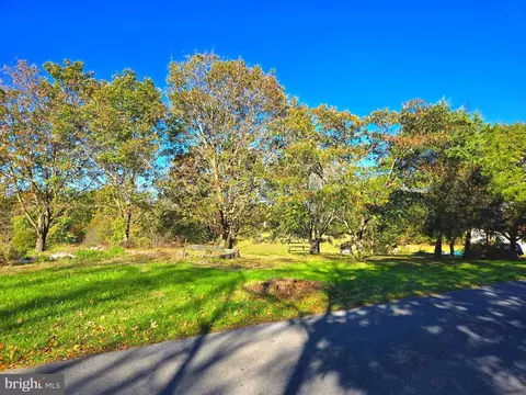Shape Charge Road, Martinsburg, WV 25404