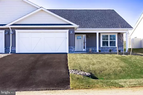 186 Dripping Spring Dr, Hedgesville, WV 25427