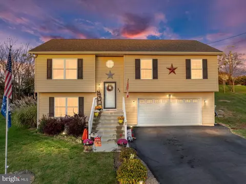31 Rosco Dr, Bunker Hill, WV 25413