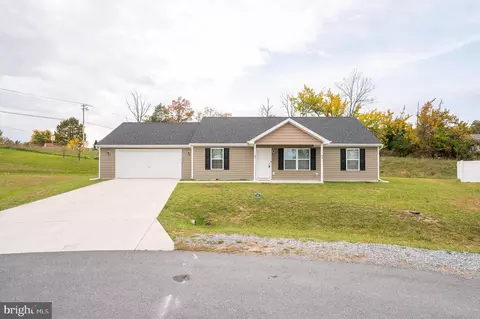 93 Bonita Pine Trl, Martinsburg, WV 25405