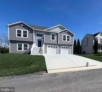 1404 Prentiss Point Pkwy, Martinsburg, WV 25401
