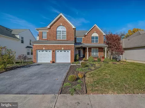 216 Strathmore Way W, Martinsburg, WV 25403