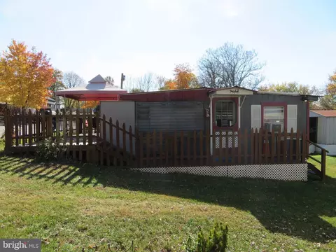 41 Hot Dog Rd # -3, Falling Waters, WV 25419