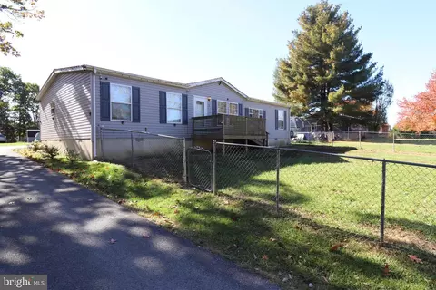 98 Shickle Ln, Inwood, WV 25428