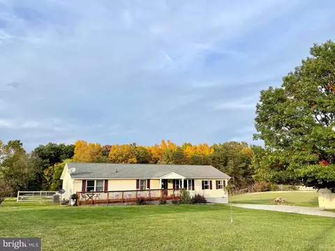 495 Maize Ln, Bunker Hill, WV 25413