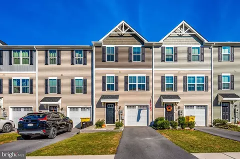 27 Wiggles Ct, Martinsburg, WV 25403
