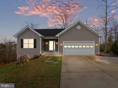 64 Bacon Ct W, Hedgesville, WV 25427