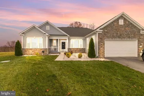 815 Holland Dr, Martinsburg, WV 25403