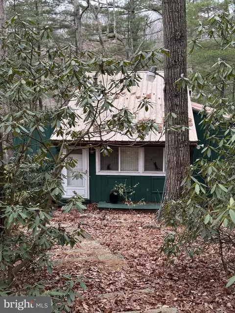 2535 Crossroad School Rd, Hedgesville, WV 25427