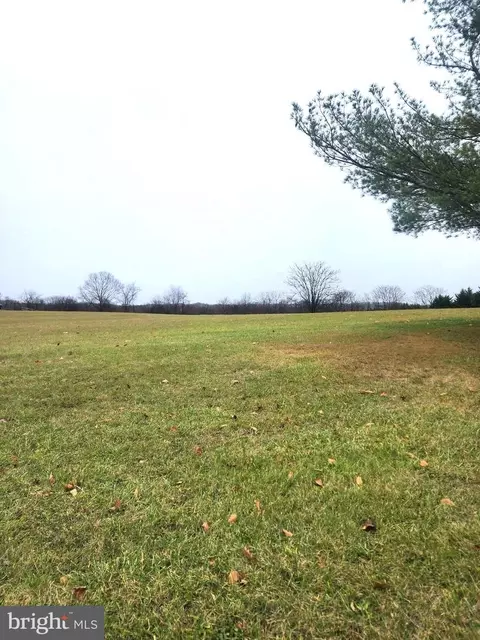 Kestrel Drive, Falling Waters, WV 25419