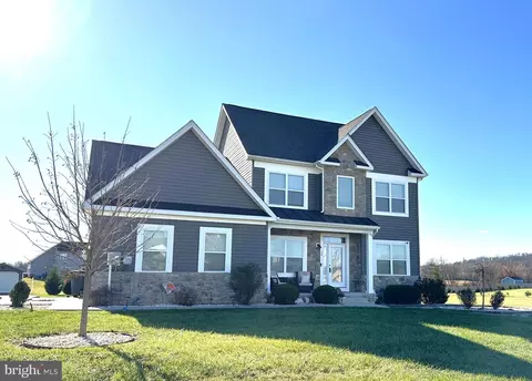 56 Gletner Lndg, Hedgesville, WV 25427