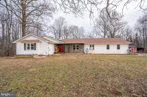 342 Fieldstone Dr, Bunker Hill, WV 25413