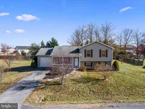 37 Milton Ct, Inwood, WV 25428