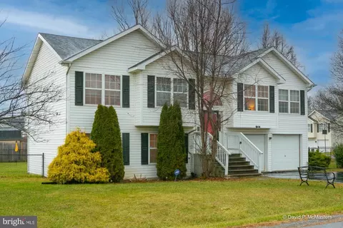 4 Halsey Ct, Martinsburg, WV 25405