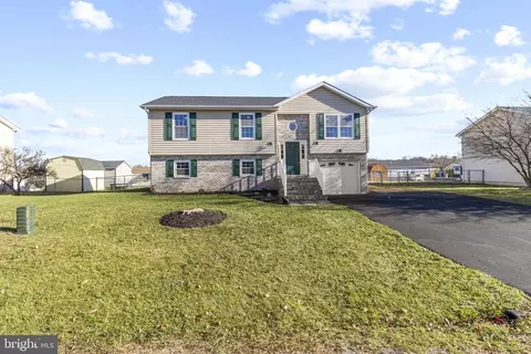 467 Pacific Blvd, Hedgesville, WV 25427