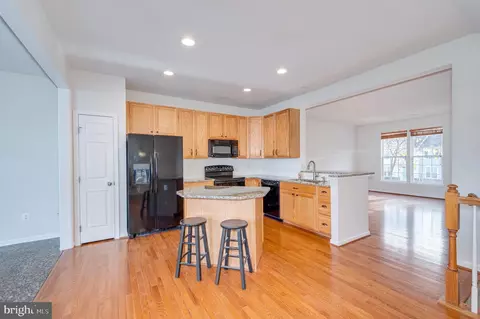 Kitchen - 38 Streamside Pl, Falling Waters, WV 25419 photo 5 of 6