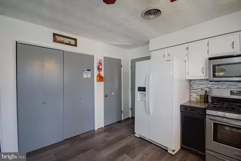 Entry Way - 115 Dove Ln, Falling Waters, WV 25419 photo 5 of 8