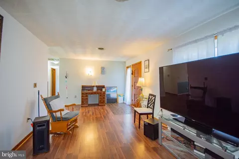 Living - 115 Dove Ln, Falling Waters, WV 25419 photo 2 of 4