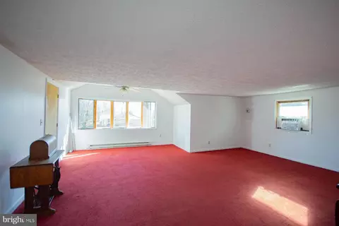 Living - 115 Dove Ln, Falling Waters, WV 25419 photo 3 of 4