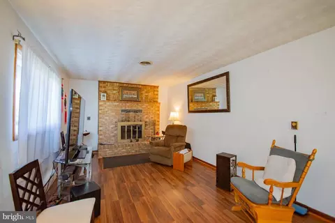 Living - 115 Dove Ln, Falling Waters, WV 25419 photo 1 of 4