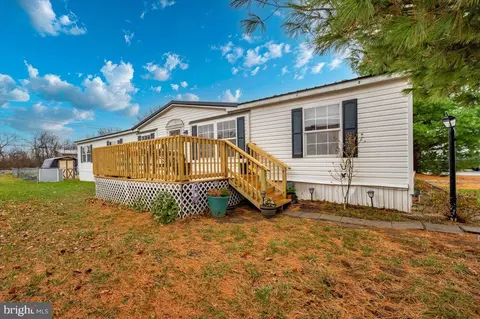 364 Royal Crest Dr, Martinsburg, WV 25401