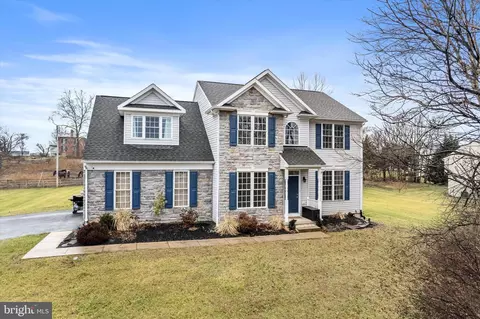 127 Berkshire Dr, Falling Waters, WV 25419