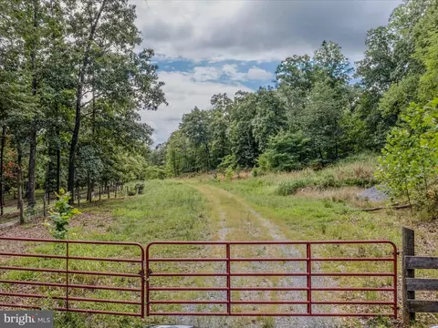 Copperhead Lane, Martinsburg, WV 25403