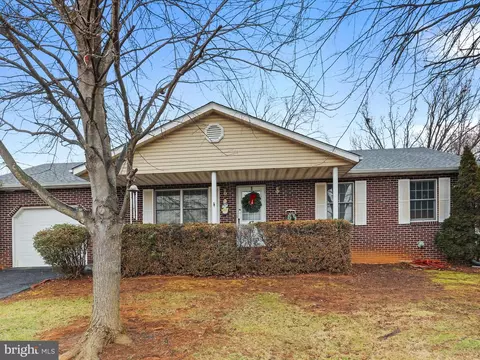 43 Putnam Dr, Inwood, WV 25428