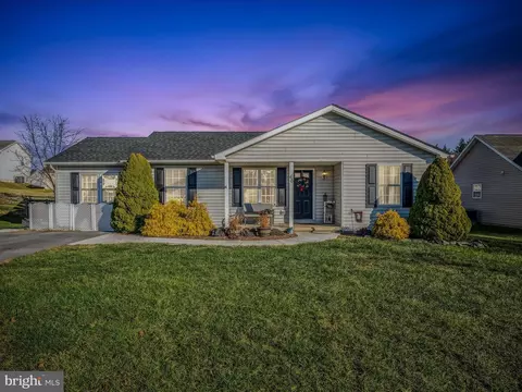 46 Strada Dr W, Martinsburg, WV 25403