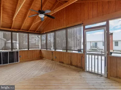75 Stanford Ln, Falling Waters, WV 25419 photo 10