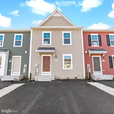 37 Scrub Pine Ct, Bunker Hill, WV 25413