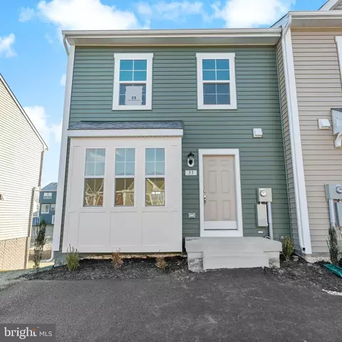 33 Scrub Pine Ct, Bunker Hill, WV 25413